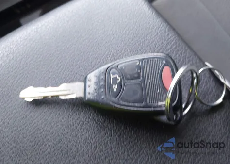 2010 Jeep Liberty Sport z USA, uszkodzony, nr VIN 1J4PN2GKXAW101624